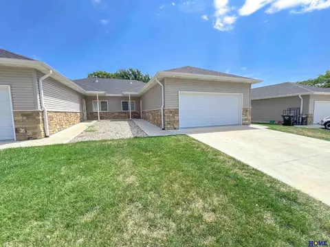 4233 S 40th St, Lincoln, NE 68506