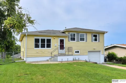 7709 Seward St, Omaha, NE 68114