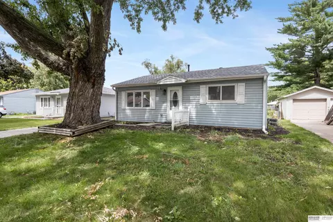 7136 Kearney Ave, Lincoln, NE 68507