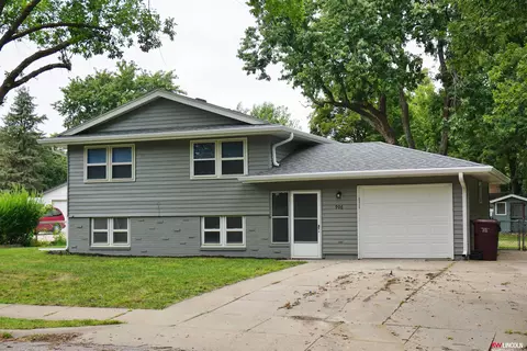 906 G St, Eagle, NE 68347