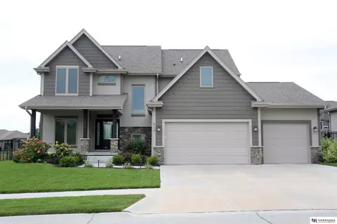 529 Devonshire Dr, Gretna, NE 68028