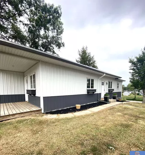 1122 S 6th St, Beatrice, NE 68310 photo 5