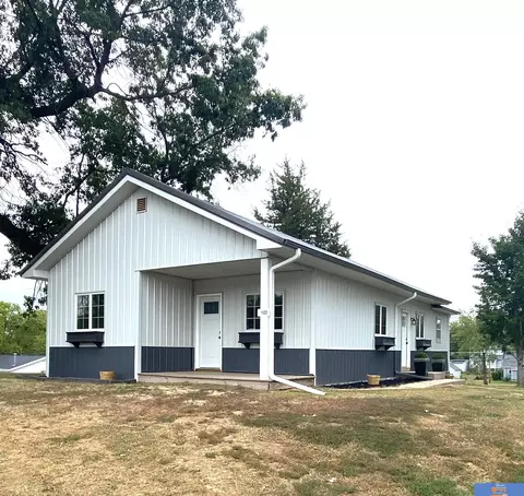 1122 S 6th St, Beatrice, NE 68310