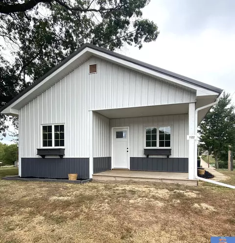 1122 S 6th St, Beatrice, NE 68310 photo 2