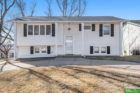 7410 S 50 St, Omaha, NE 68157