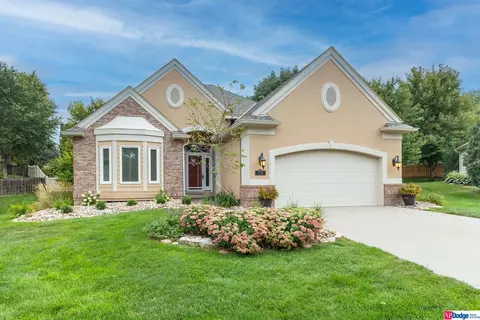 17736 Amy Cir, Omaha, NE 68135