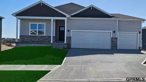 17613 Rose Lane Rd, Omaha, NE 68136