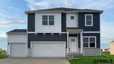 17609 Rose Lane Rd, Omaha, NE 68137