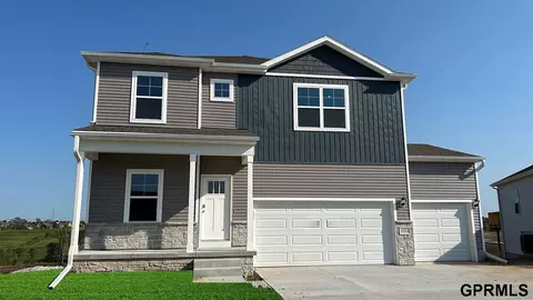 17521 Rose Lane Rd, Omaha, NE 68137