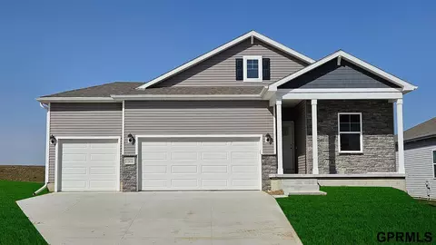 17610 Rose Lane Rd, Omaha, NE 68136