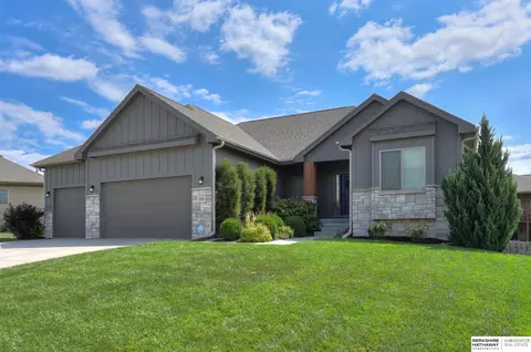 20601 Ames Ave, Elkhorn, NE 68022
