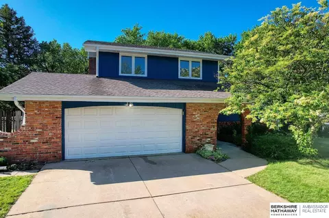 8117 Trendwood Dr, Lincoln, NE 68506