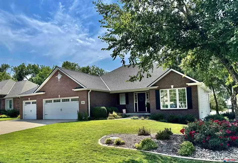 6101 Blackstone Rd, Lincoln, NE 68526
