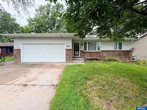 6131 NW 9th St, Lincoln, NE 68521