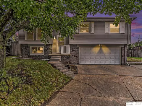 5727 N 107th St, Omaha, NE 68134