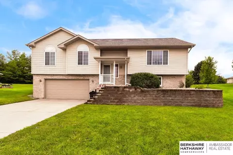 21725 Hilltop Ave, Gretna, NE 68028
