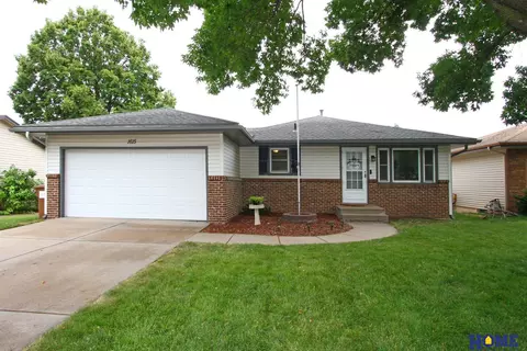 1615 Dodge St, Lincoln, NE 68521
