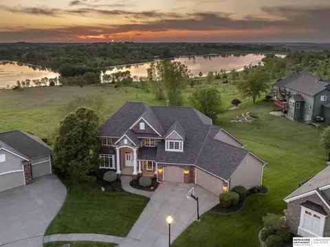 1406 Lake Vista Cir, Papillion, NE 68046