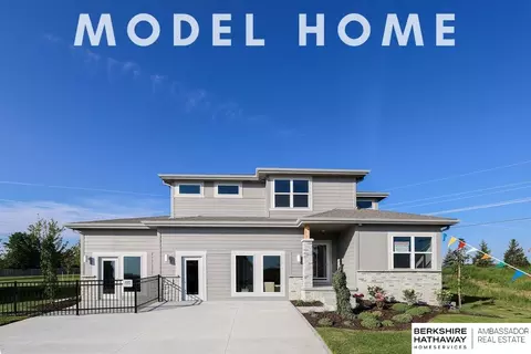 10518 S 113th St, Papillion, NE 68046