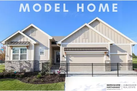 10522 S 113th St, Papillion, NE 68046