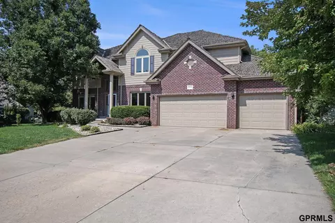 16356 Burt St, Omaha, NE 68118