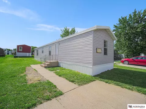 3619 NW Magnolia Ct, Lincoln, NE 68521