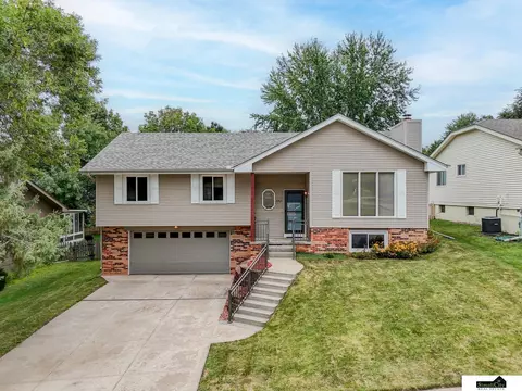 6763 S 87th St, Ralston, NE 68127