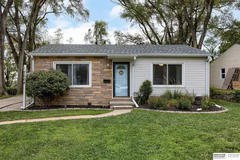 7008 Gertrude St, La Vista, NE 68128