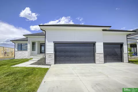 20982 Polk St, Elkhorn, NE 68022