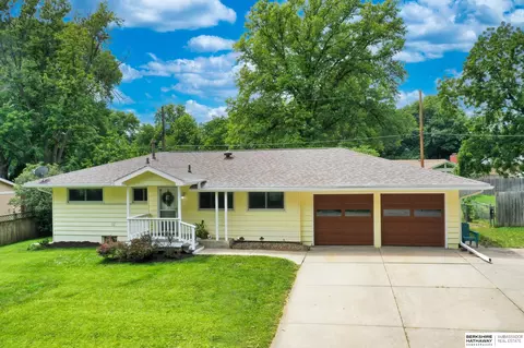 1835 Morningside Dr, Lincoln, NE 68506