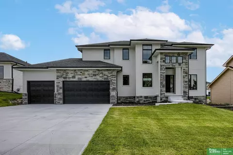 2735 Big Elk Pkwy, Elkhorn, NE 68022