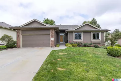 11830 S 51st St, Bellevue, NE 68133