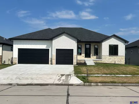 9732 S 80th St, Lincoln, NE 68516