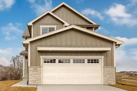 11256 Portage Dr, Papillion, NE 68046