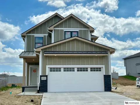 12215 S 111th Ave, Papillion, NE 68046