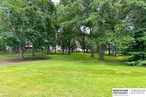 7546 Glenvale Dr, Omaha, NE 68134