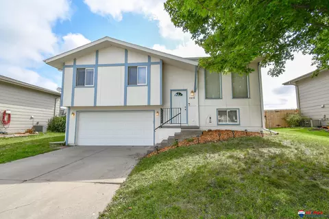 2610 NW 55th St, Lincoln, NE 68524