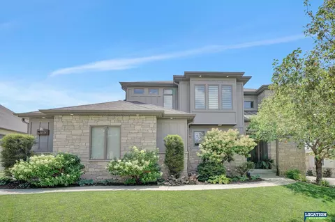 9515 Cotswold Ln, Lincoln, NE 68526