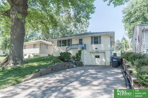 1506 Cole Creek Dr, Omaha, NE 68114