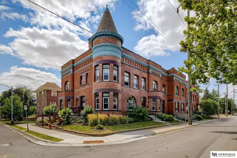 3003 Pacific St, Omaha, NE 68105