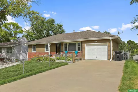 5033 S 90th St, Omaha, NE 68127