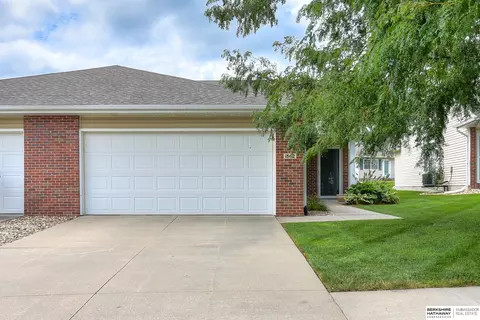 1862 N 175th Plz, Omaha, NE 68118