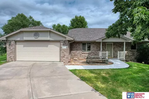 5740 Shadow Pines Ct, Lincoln, NE 68516