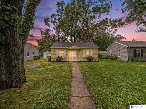 2804 Crawford St, Bellevue, NE 68005
