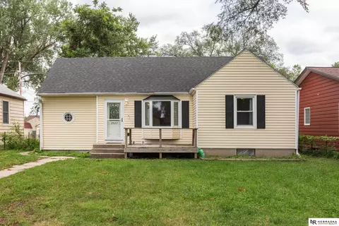 2527 Van Buren St, Bellevue, NE 68005