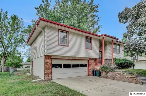 5646 S 42nd Street Ct, Lincoln, NE 68516