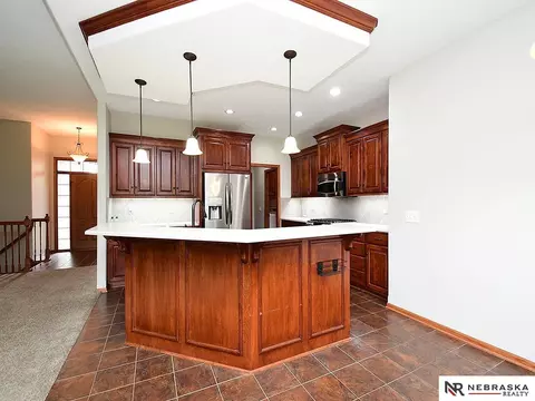 19608 Holmes St, Omaha, NE 68135