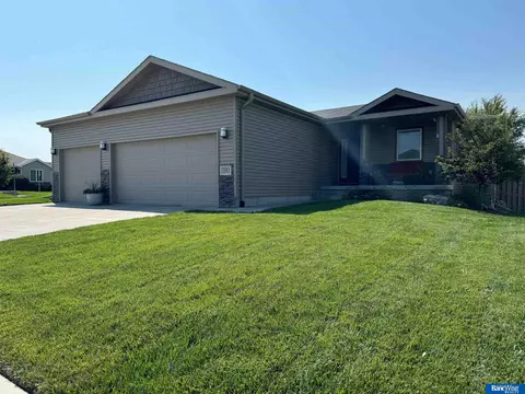 7393 Yankee Woods Dr, Lincoln, NE 68516
