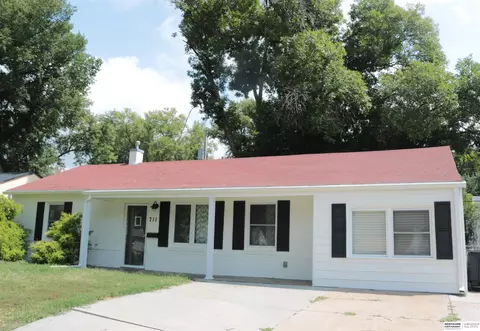711 S 69th St, Omaha, NE 68106