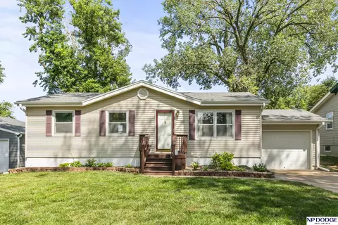 1501 Kay Lynn Dr, Bellevue, NE 68005